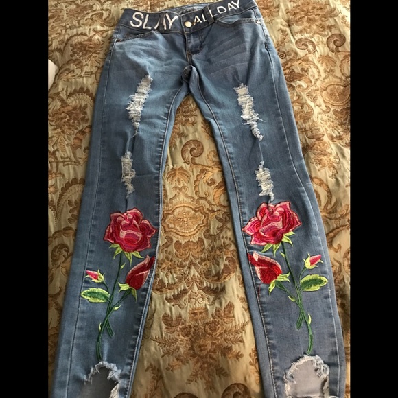 Roses are jeans sexy look - Picture 1 of 5